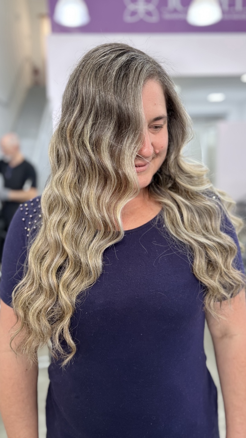 Cabelo longo com luzes finalizado no JCapelli